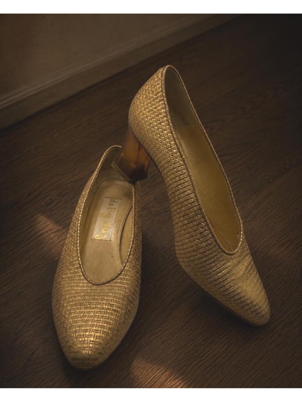 Vintage Dolly Duz Gold Basketweave Pumps Italy Acrylic Heels Size 6.5N